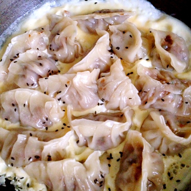 蛋抱煎饺（速冻饺）