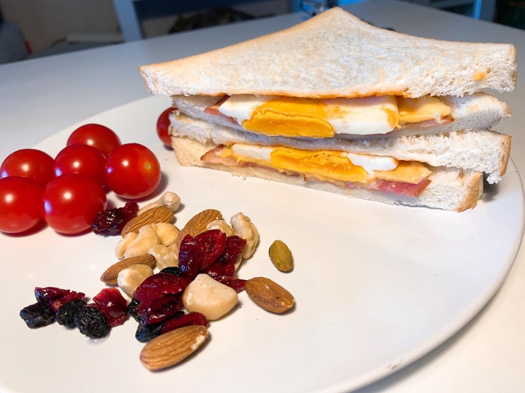 早餐培根鸡蛋三明治（十分钟）