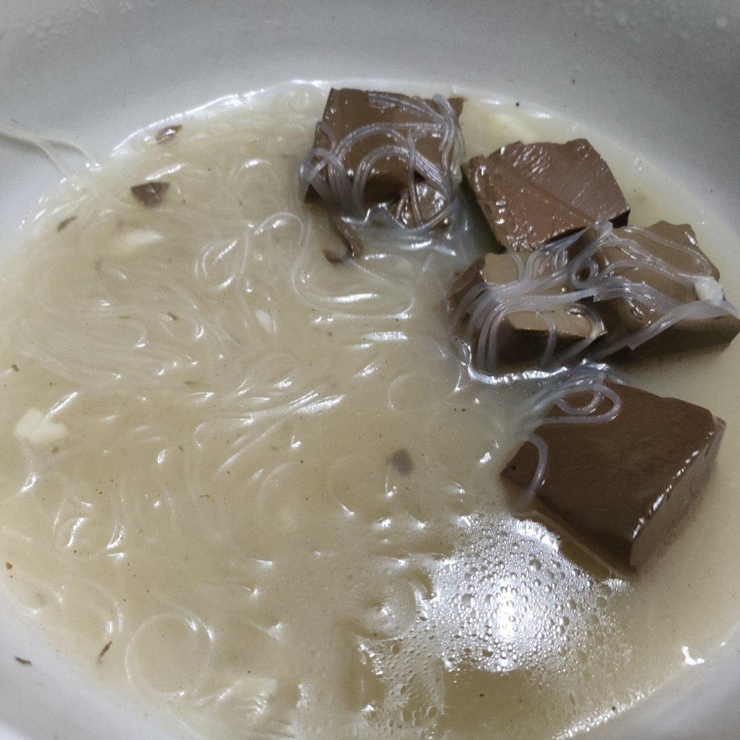 鸭血粉丝汤（无浓汤宝）