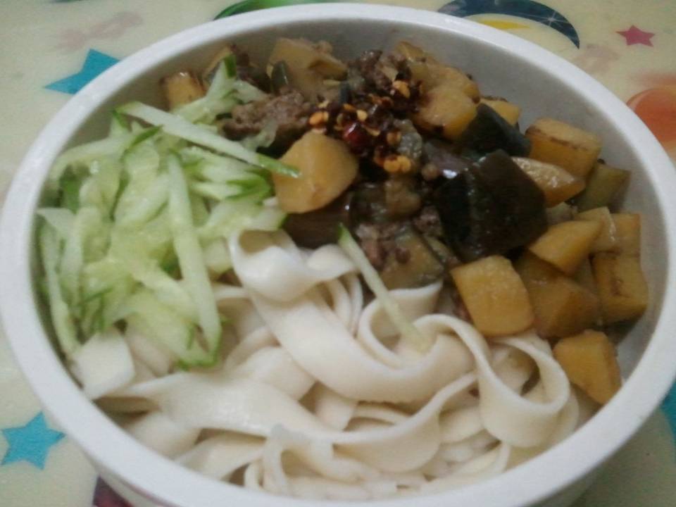 富贵菊1做的茄子土豆卤子东北面条卤