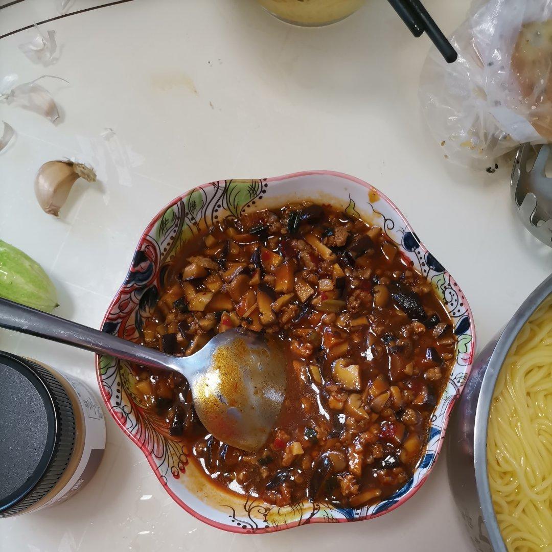 香菇肉丁打卤面