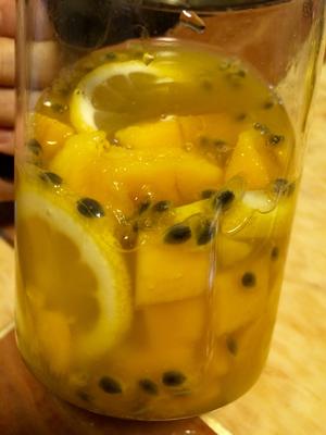 N种自制水果茶（百搭的蜂蜜柠檬百香果）的做法 步骤5