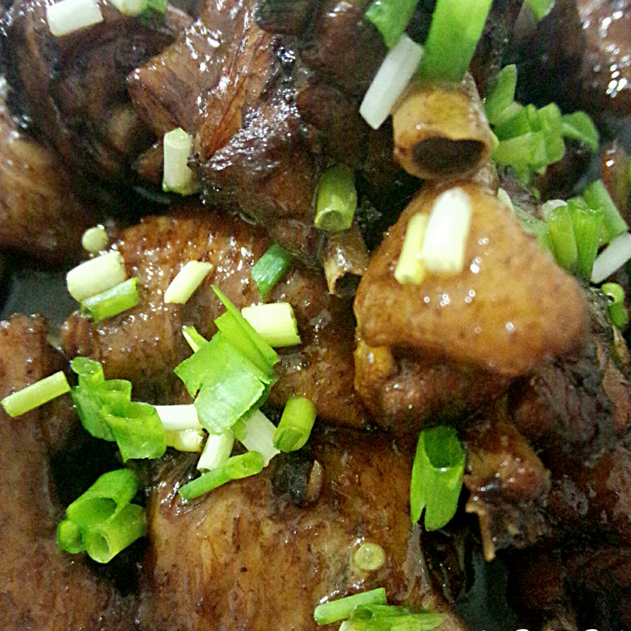 蒜苗焖鸡块