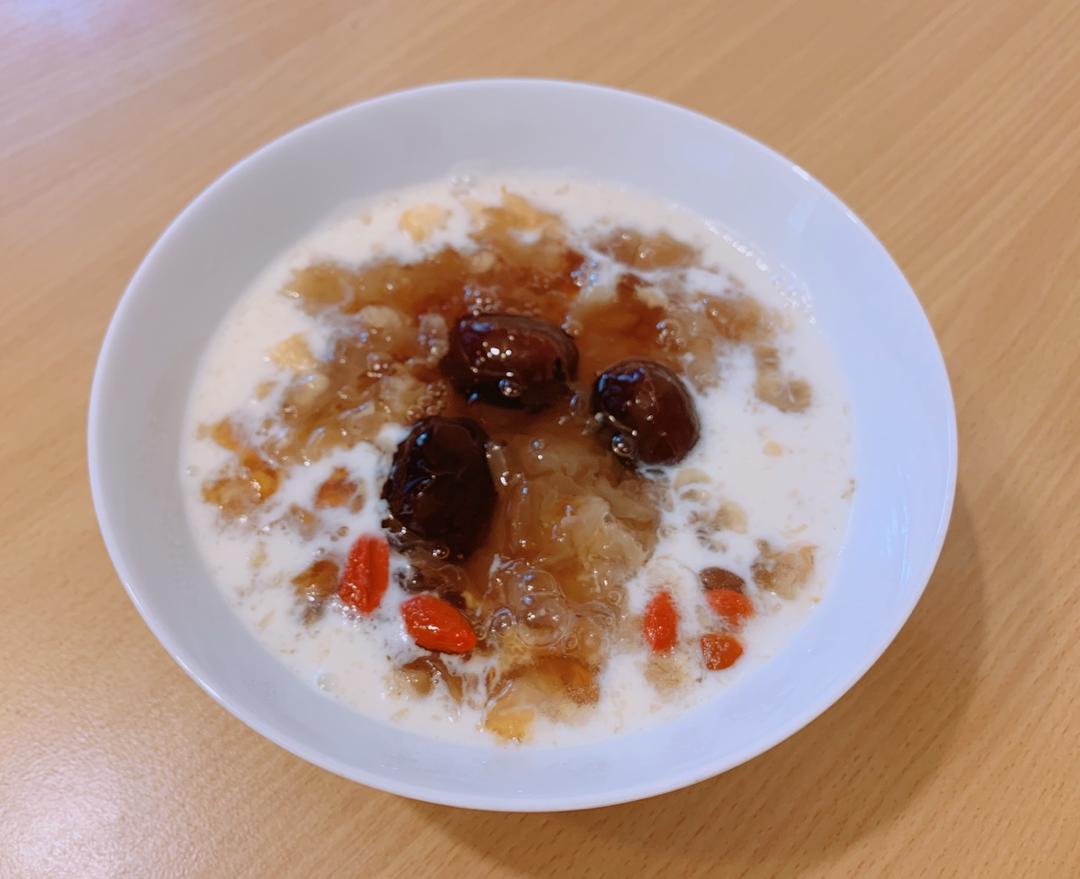 如何熬一碗黏黏糯糯的银耳羹