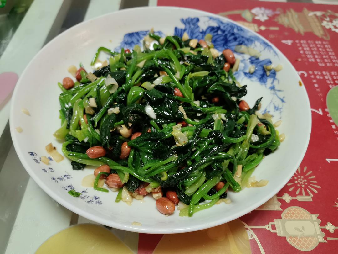超级爽口的果仁菠菜（附零失误炸花生米的方法）