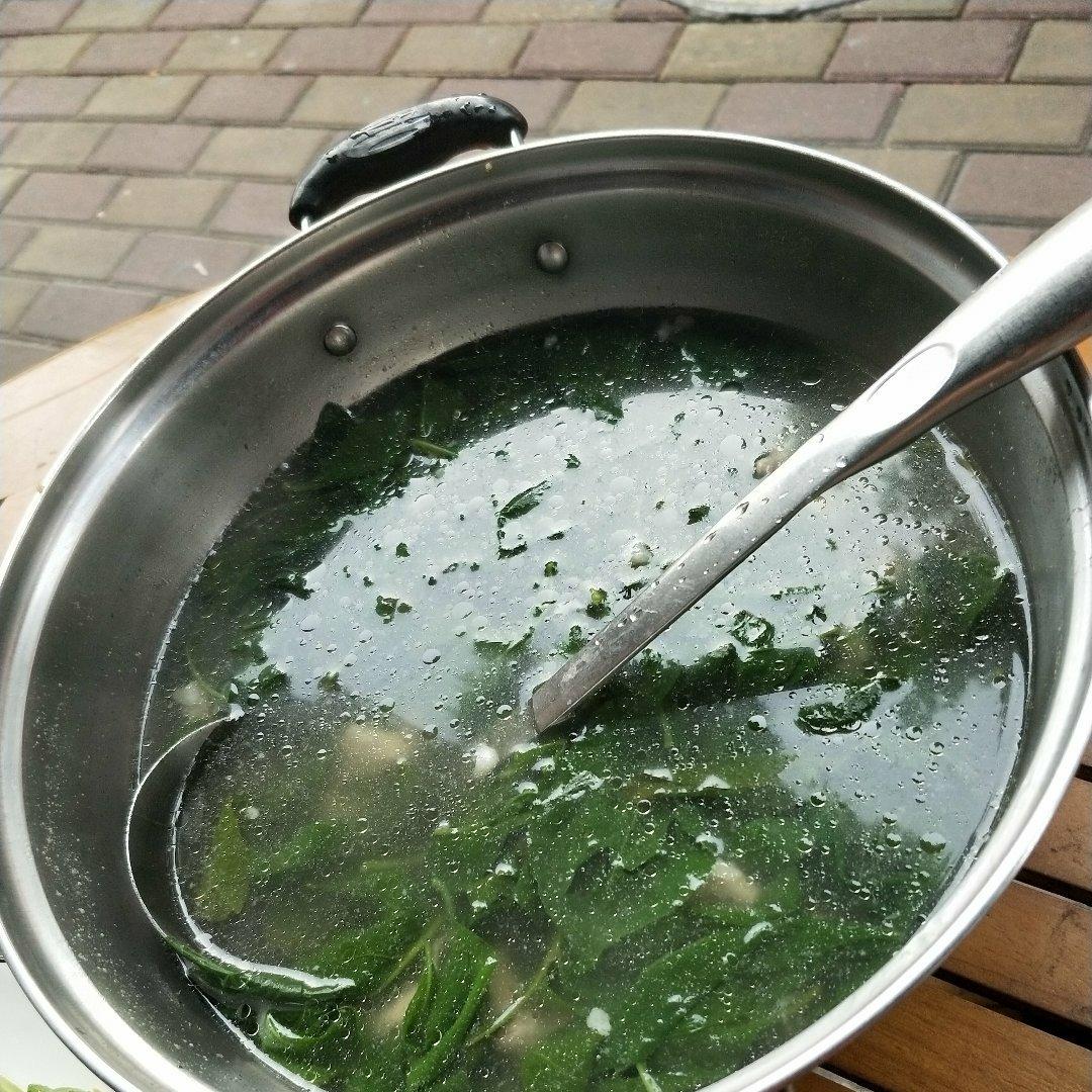 枸杞叶猪肝瘦肉汤