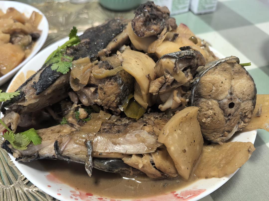 炖鲅鱼头