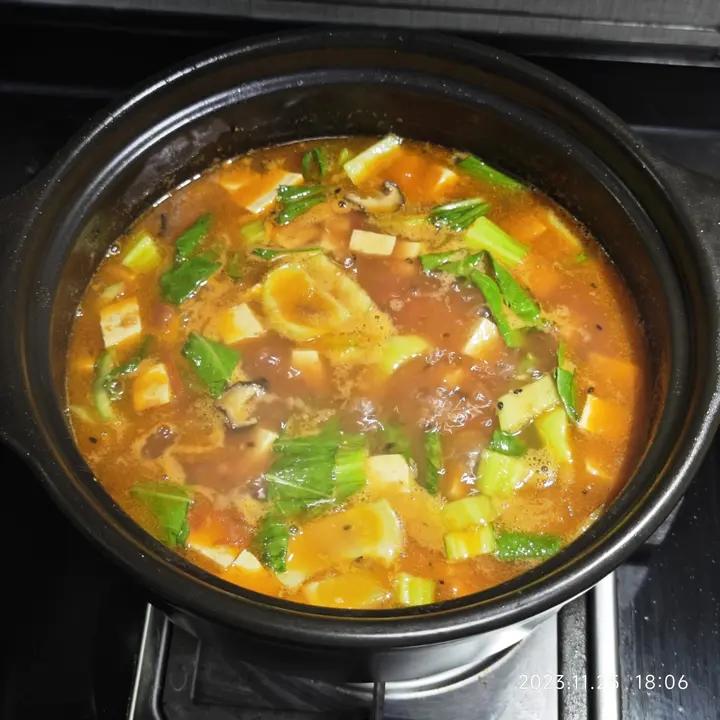 孩子点名要吃番茄豆腐，豆腐嫩滑，汤汁拌饭好好吃