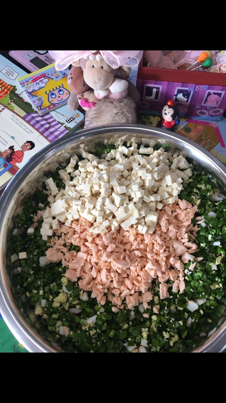 🍓“韭菜三文鱼馅”饺子的做法