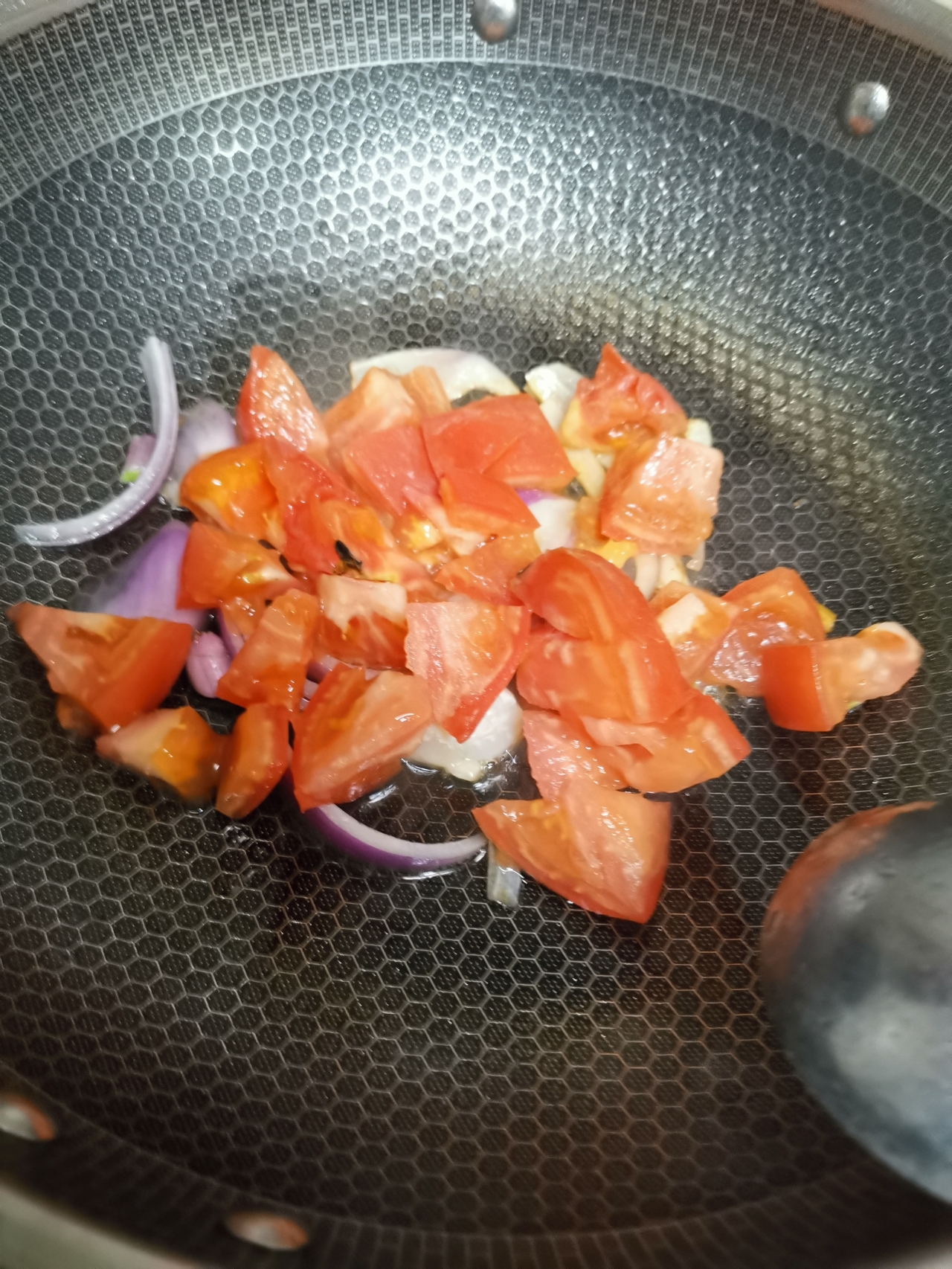 黄蘑菇菠菜番茄汤的做法 步骤4