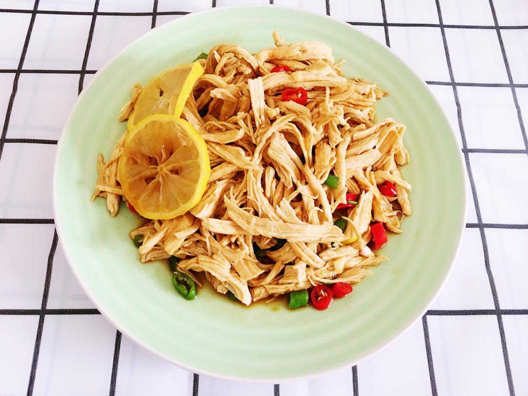 酸辣爽口手撕鸡胸肉减肥必备