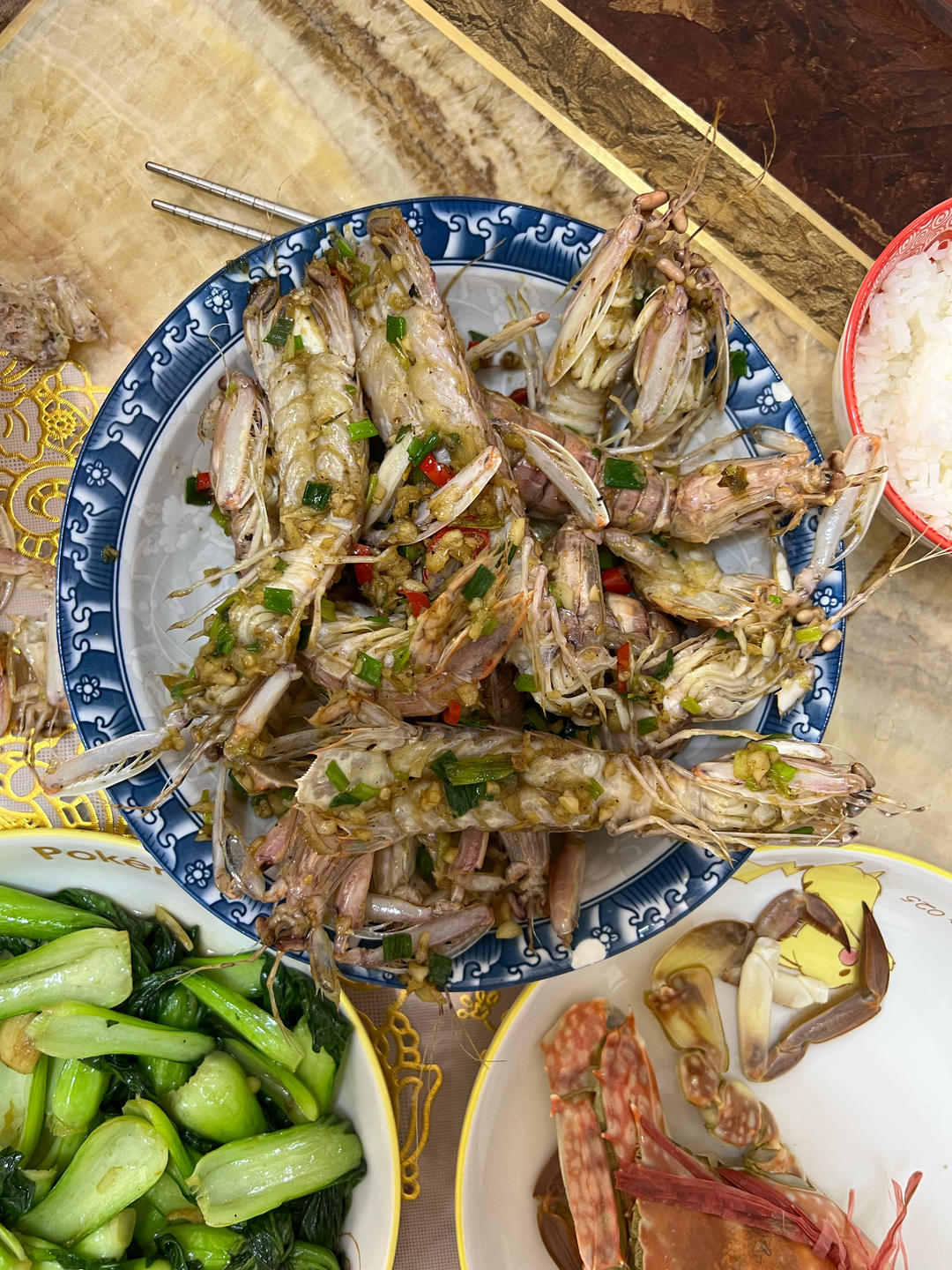 无油炸版的椒盐皮皮虾和巧拨虾壳的方法