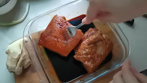 教你在家也可以做的梅菜扣肉，软糯香甜，不油不腻.的做法 步骤6