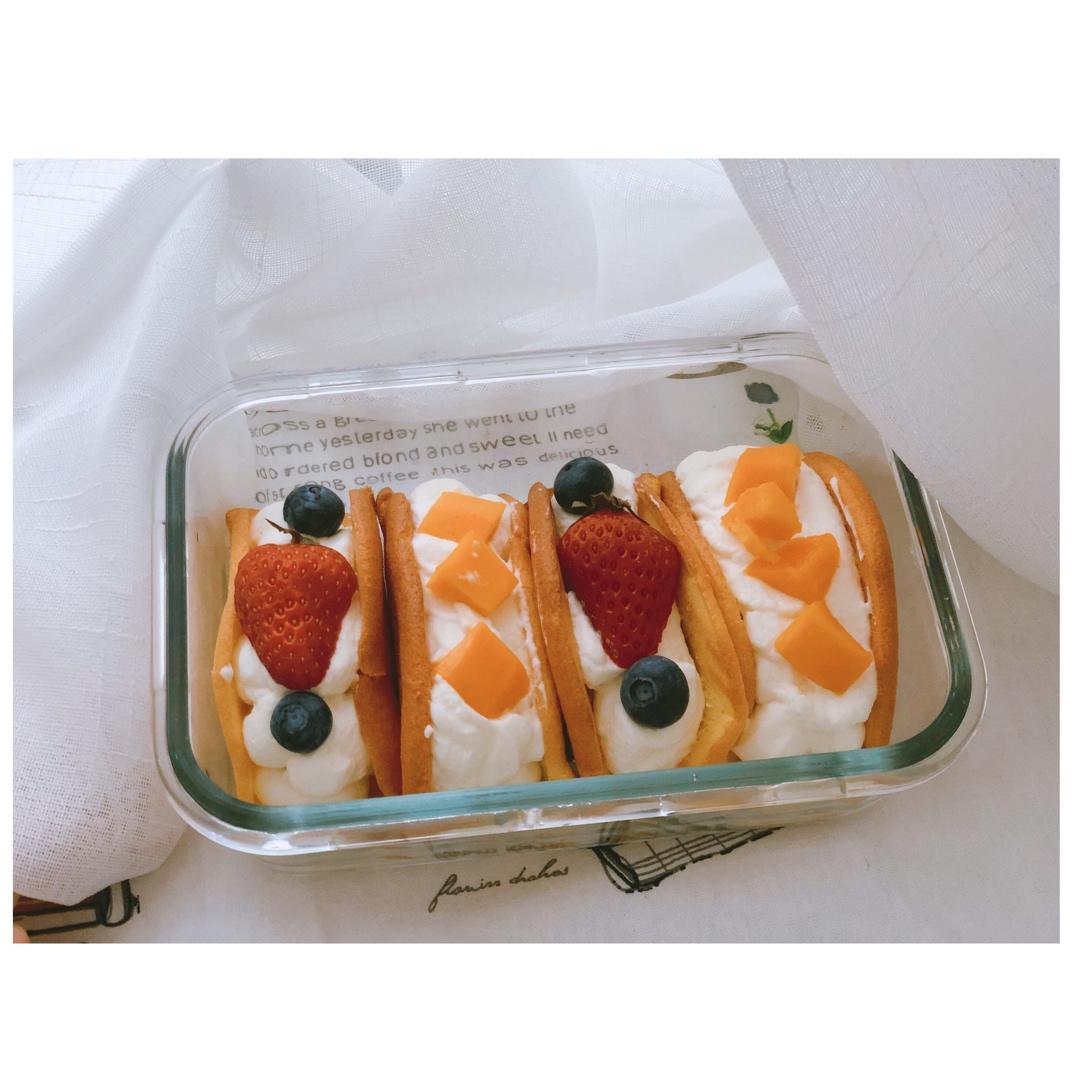 草莓抱抱蛋糕卷、附上详细花边挤法