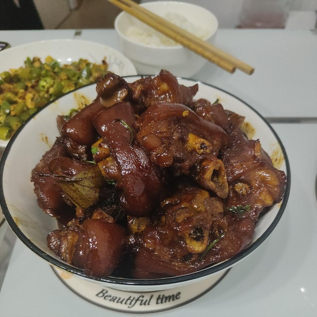 美味的家常菜：红烧猪蹄