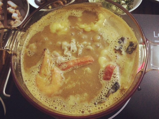餃子入りカレー鍋（饺子咖喱火锅）