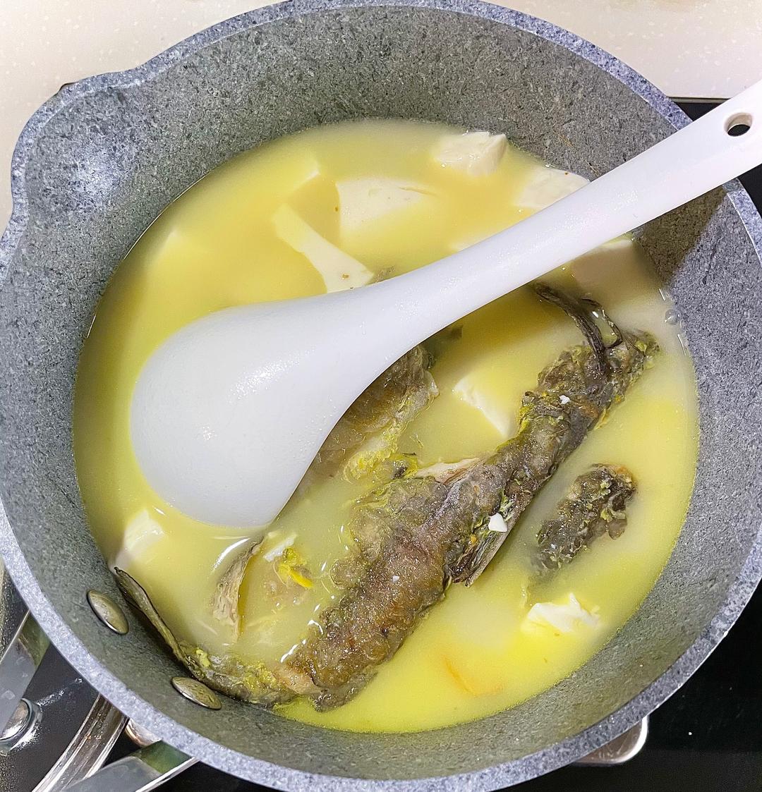 夏日必喝昂刺鱼豆腐汤——中式一日三餐（九十八）的做法