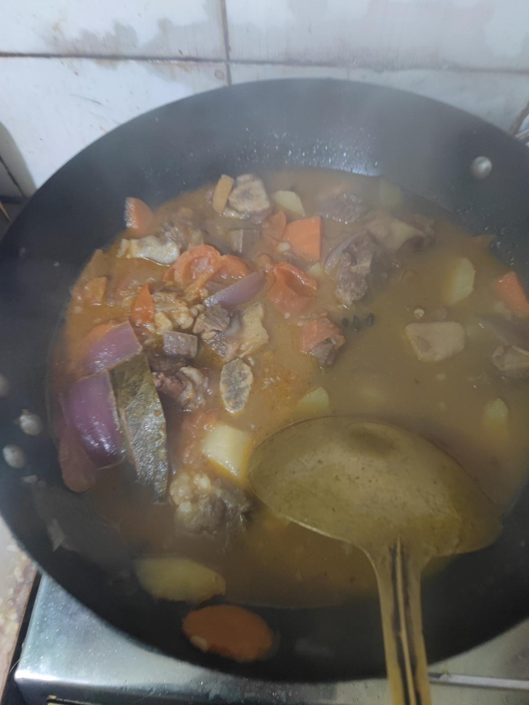 牛肋排炖胡萝卜土豆蕃茄