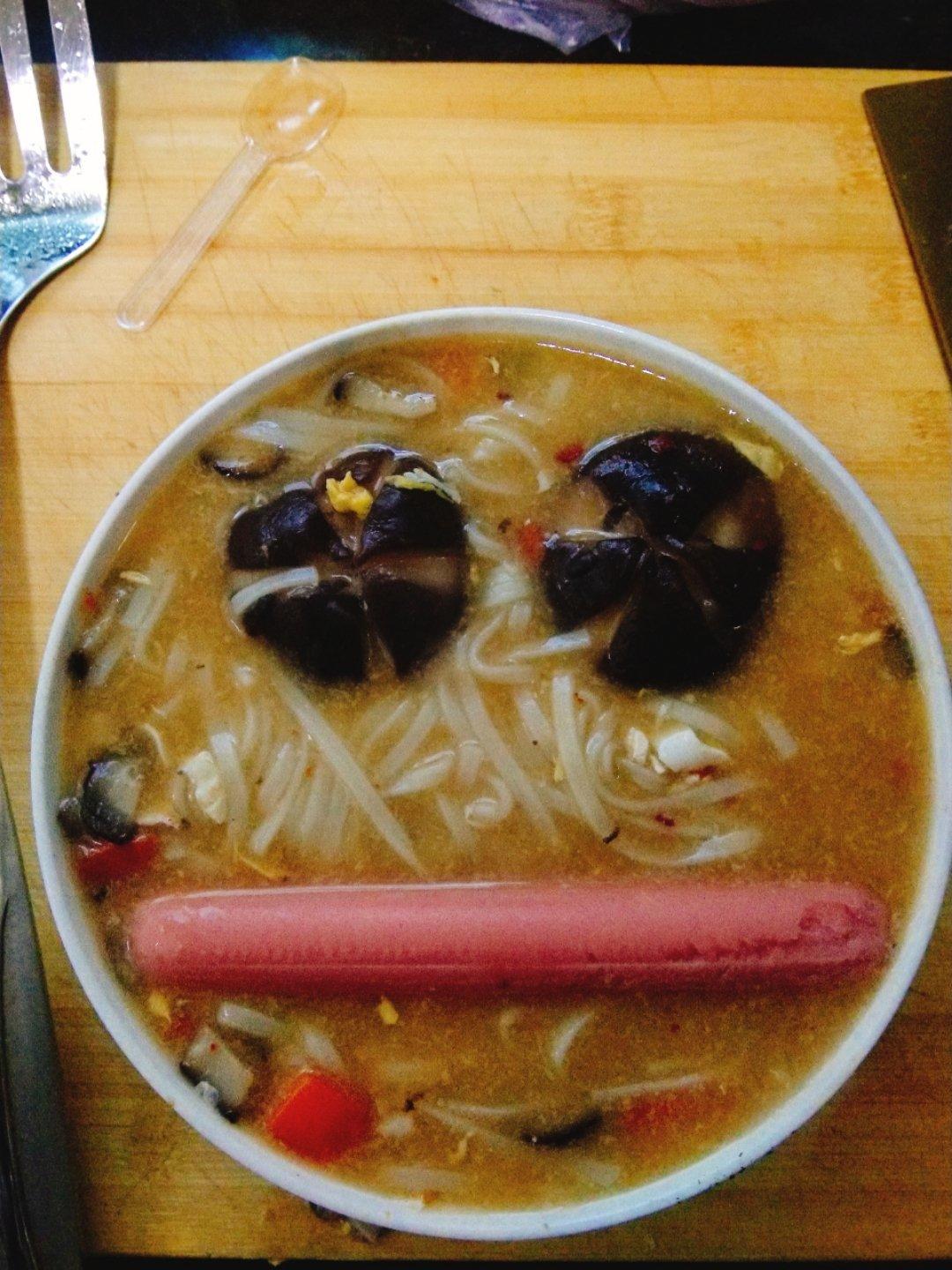 香菇鸡蛋汤面