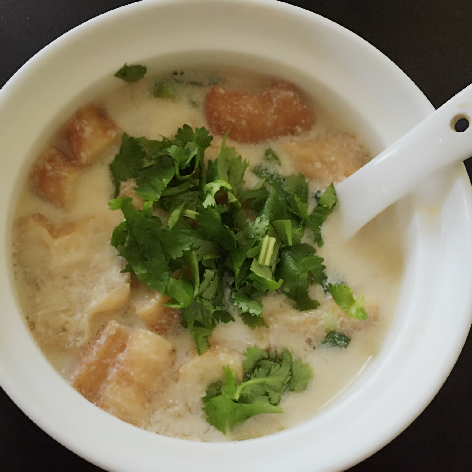 香喷喷的小烤猪做的美味咸豆浆