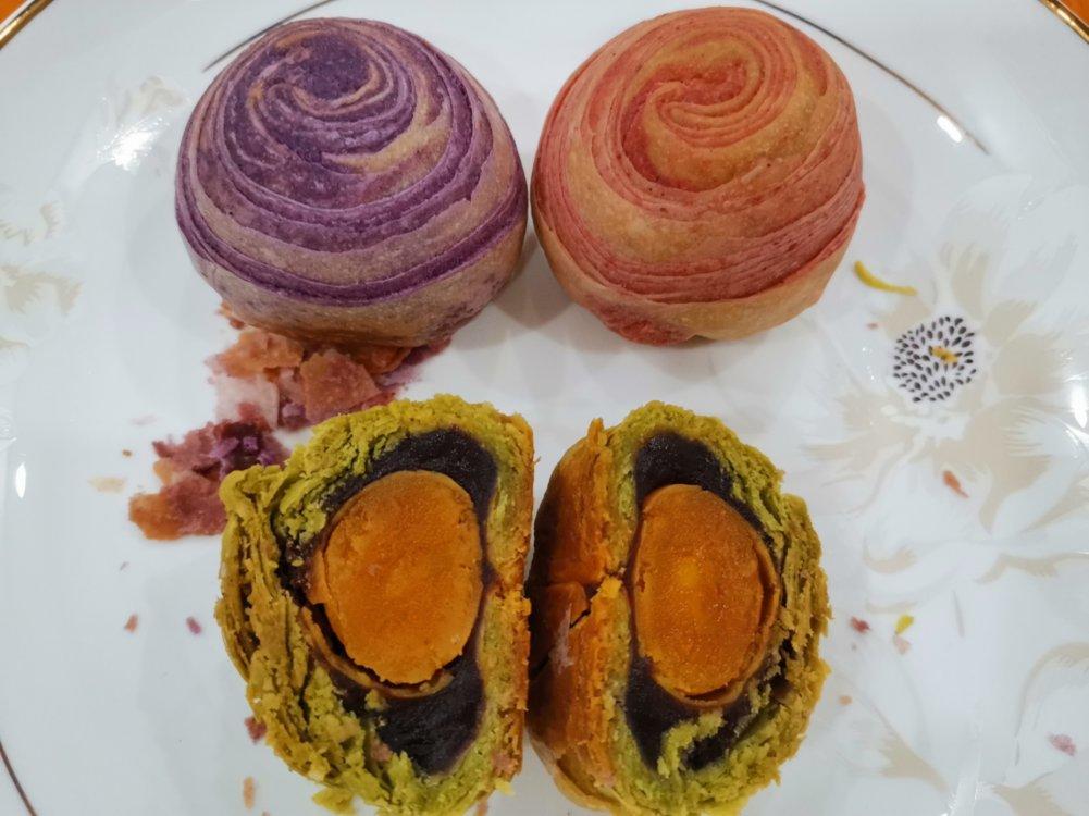 螺旋彩色蛋黄酥