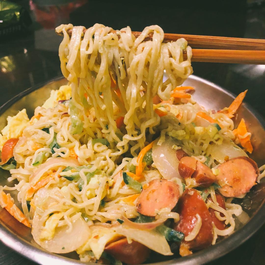 路边摊风味炒方便面