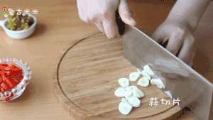 雪菜肉末豇豆的做法 步骤2