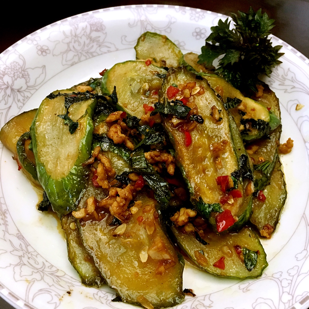 紫苏黄瓜炒肉