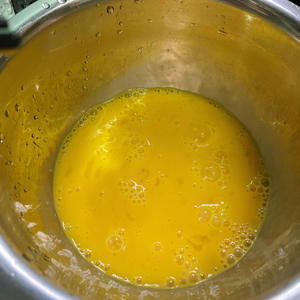 平菇炒鸡蛋的做法 步骤2