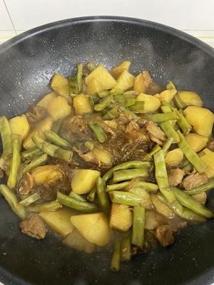 家常炖菜—土豆炖豆角的做法 步骤16