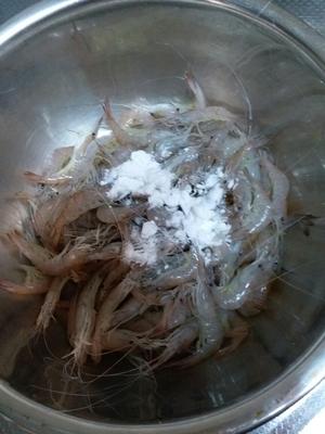 韭菜炒小河虾的做法 步骤3
