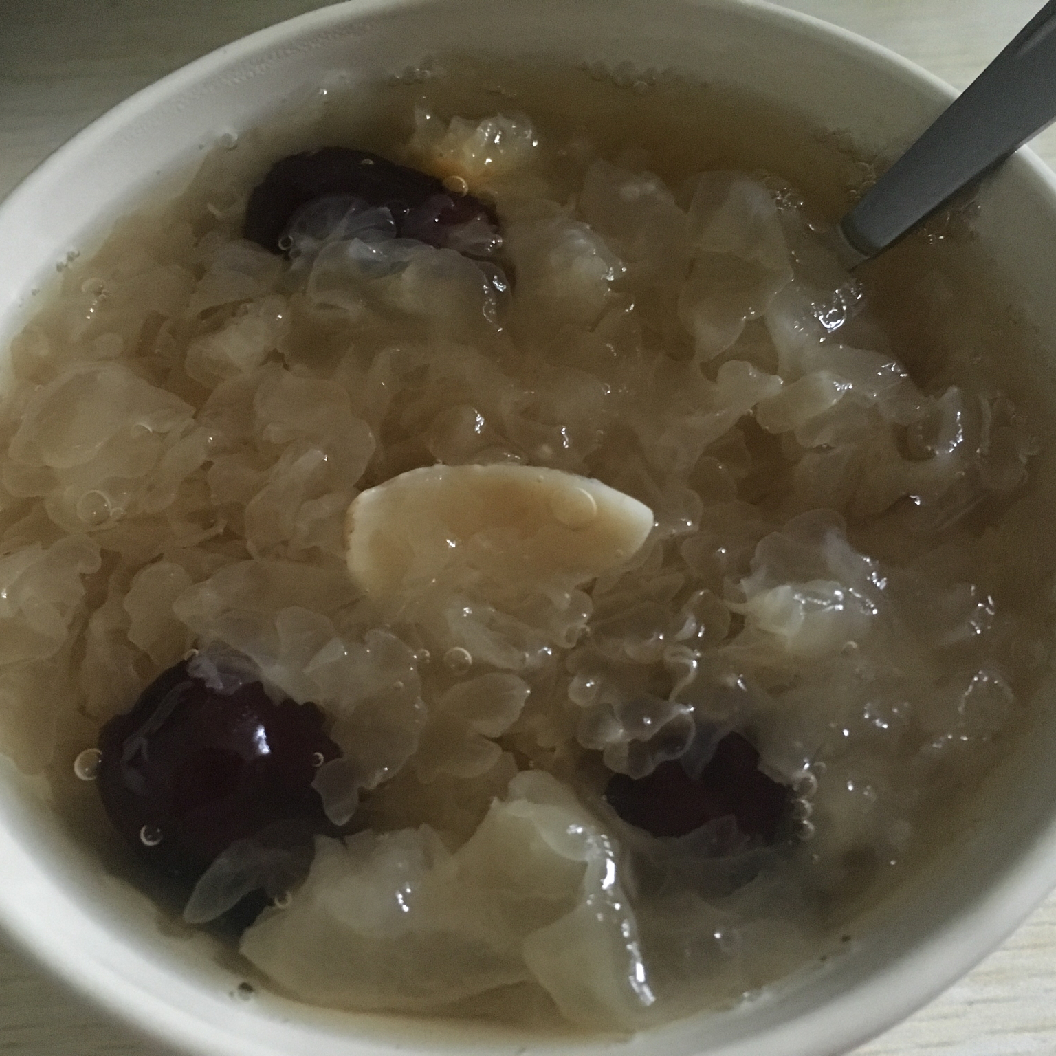 冰糖银耳红枣汤