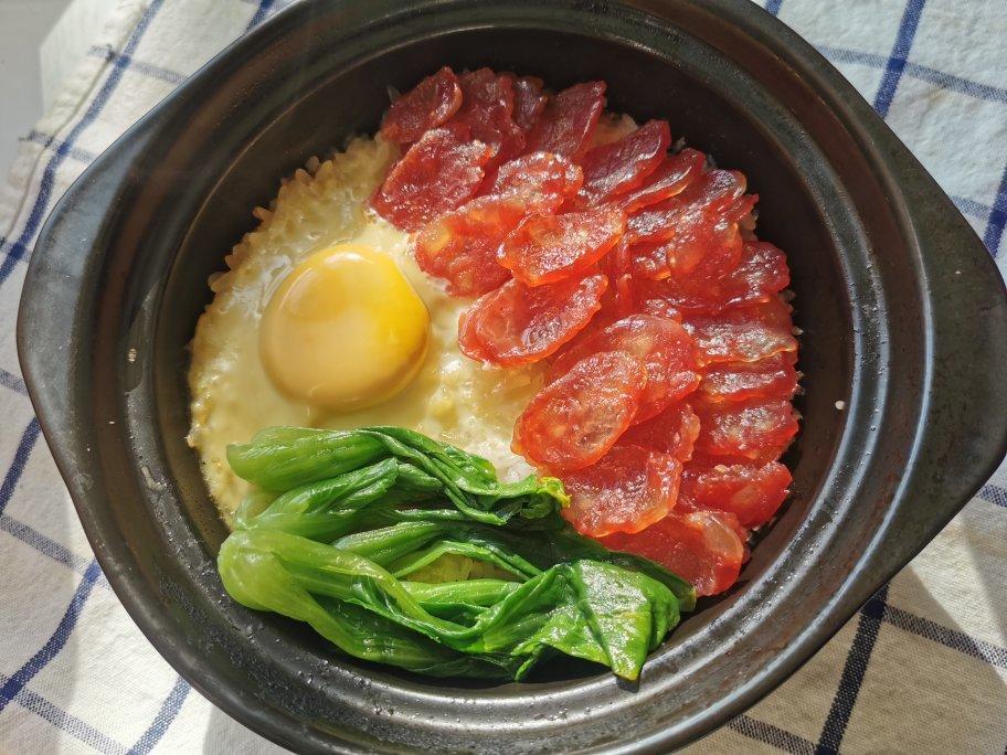 广式腊味煲仔饭