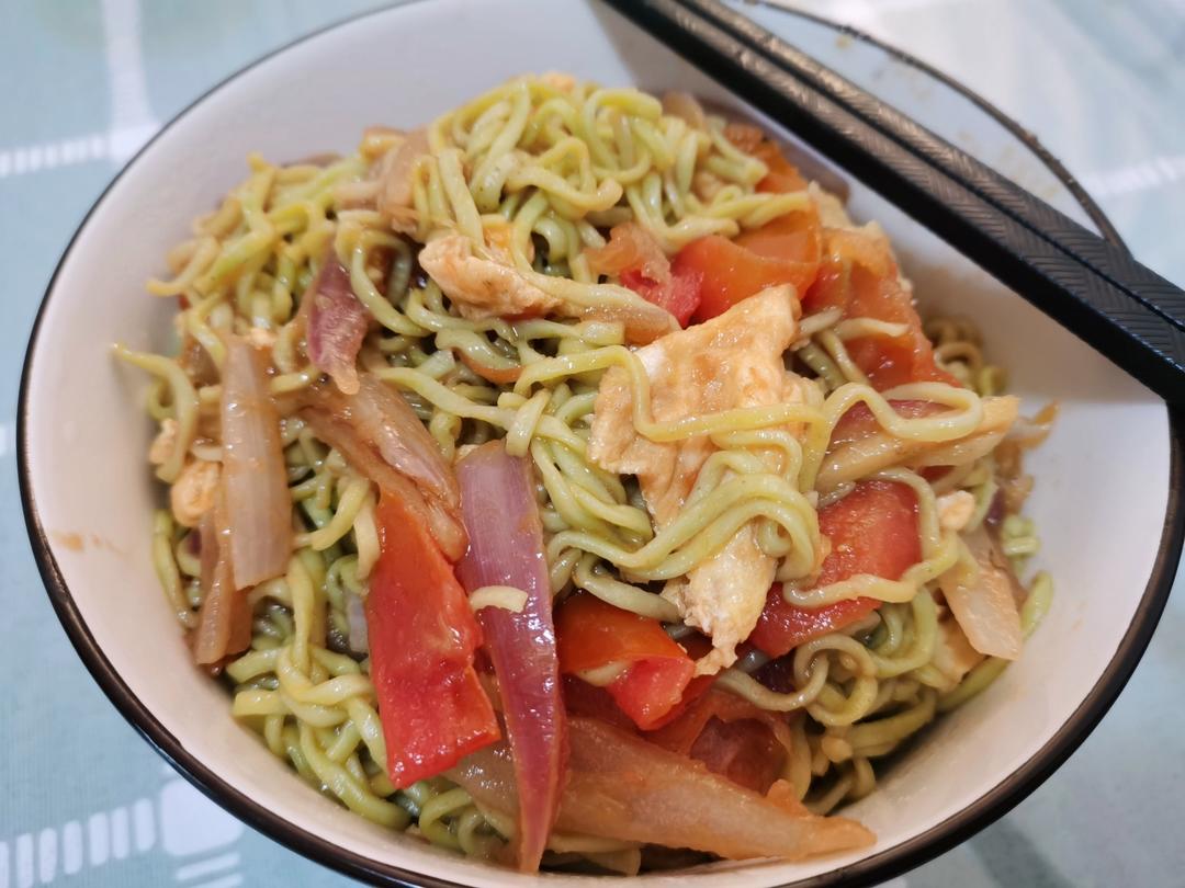 西红柿洋葱炒面
