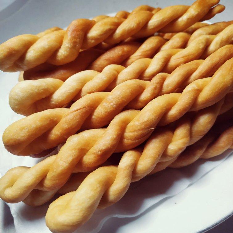 又香又酥鸡蛋小麻花，适合不爱甜食的你