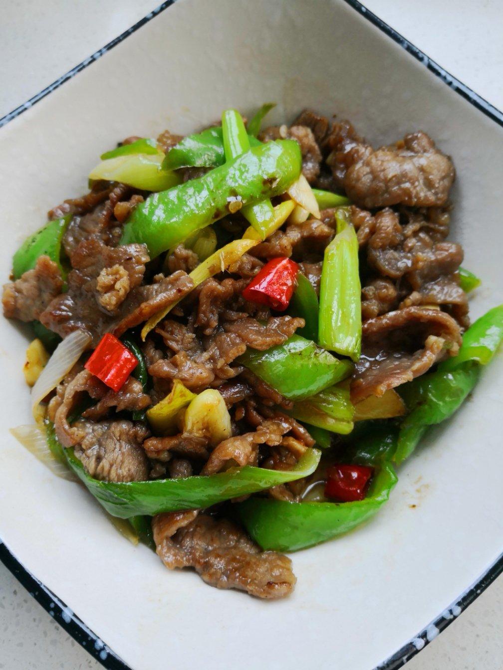 辣 辣尖椒炒牛肉片 高高的妈妈做的辣尖椒炒牛肉片