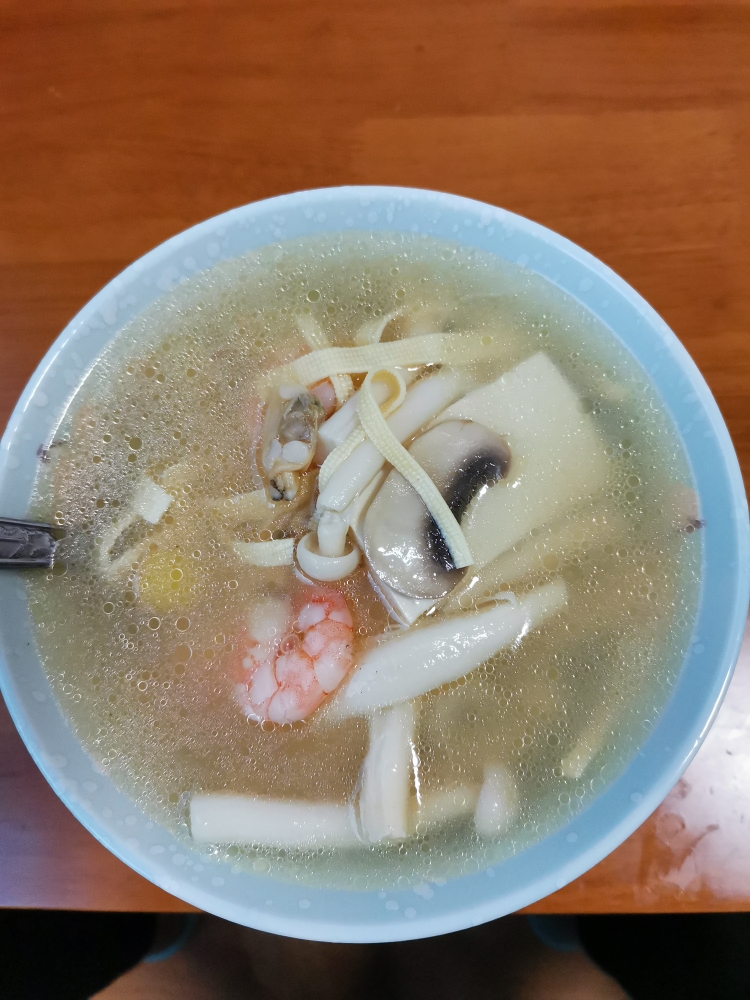 海鲜菌菇汤的做法