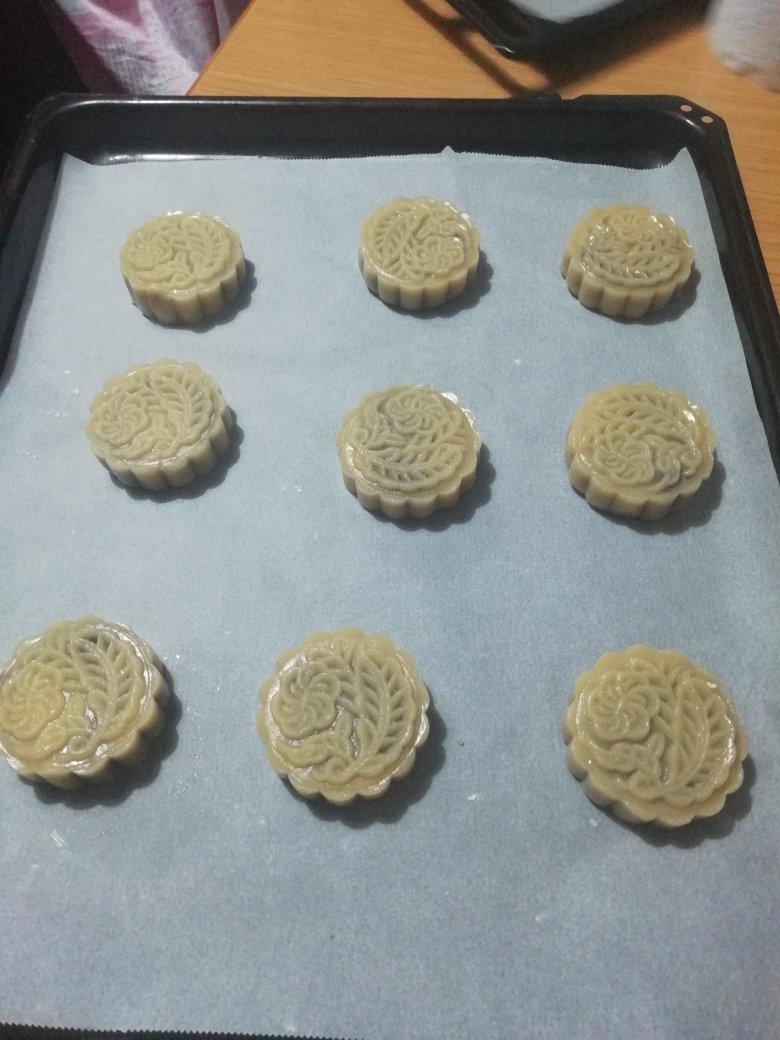 广式月饼—蛋黄芝麻月饼