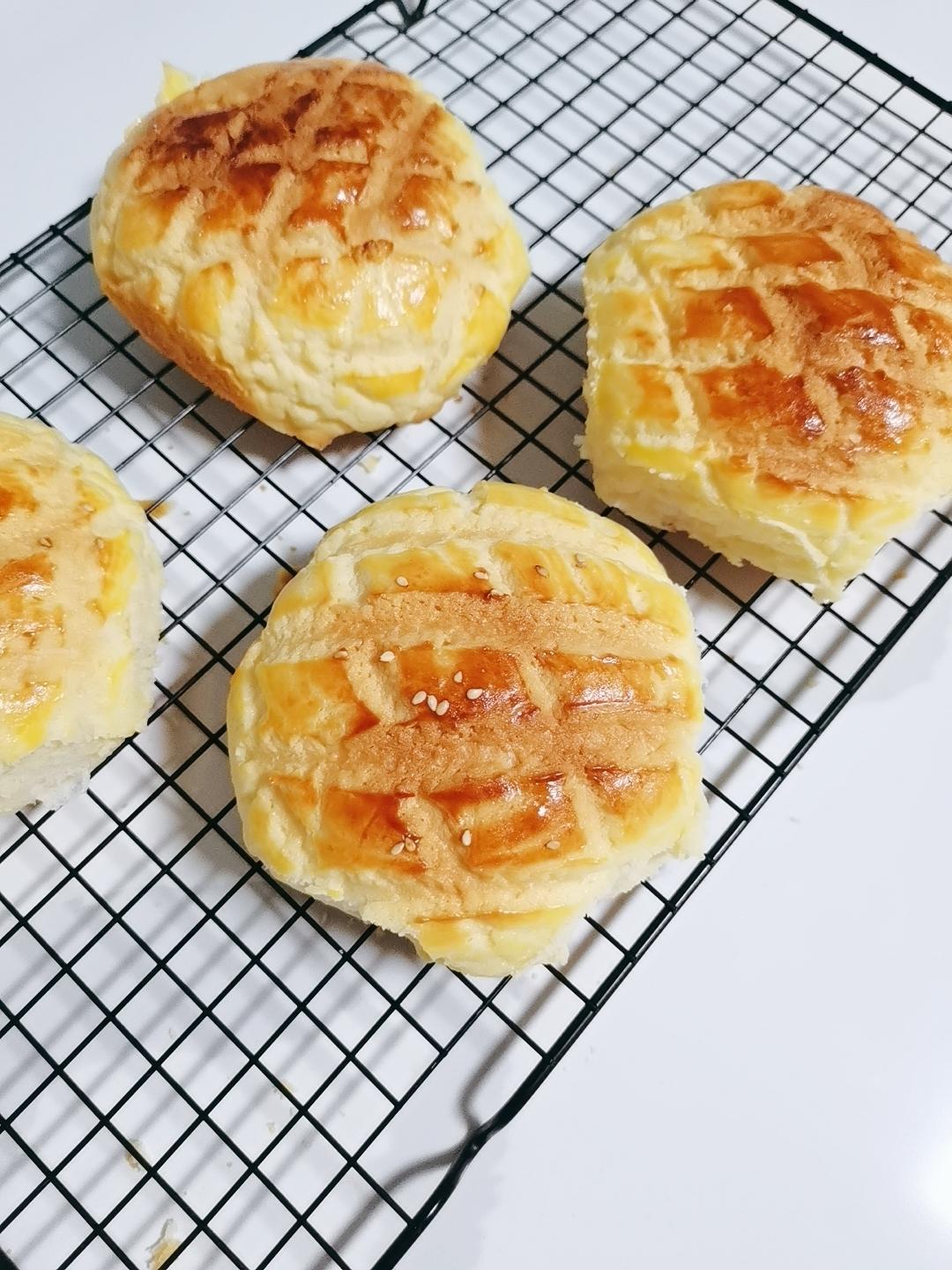 好吃到炸裂的港式菠萝包（附带制作酥皮的小视频）