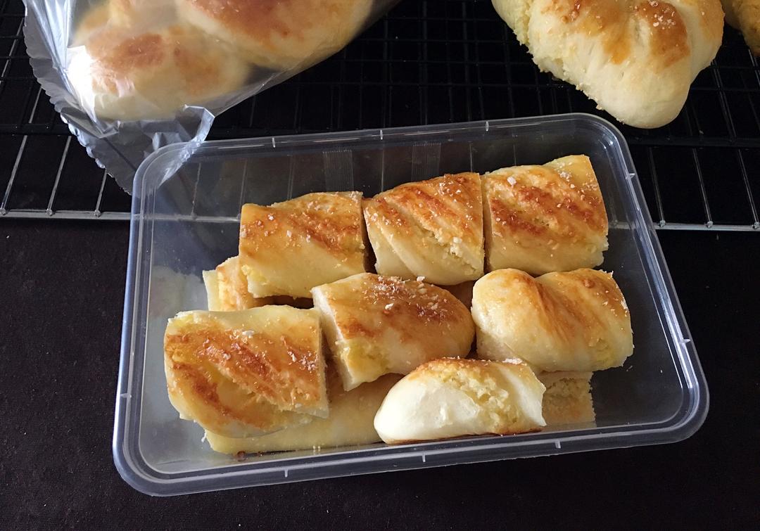 椰蓉面包的做法