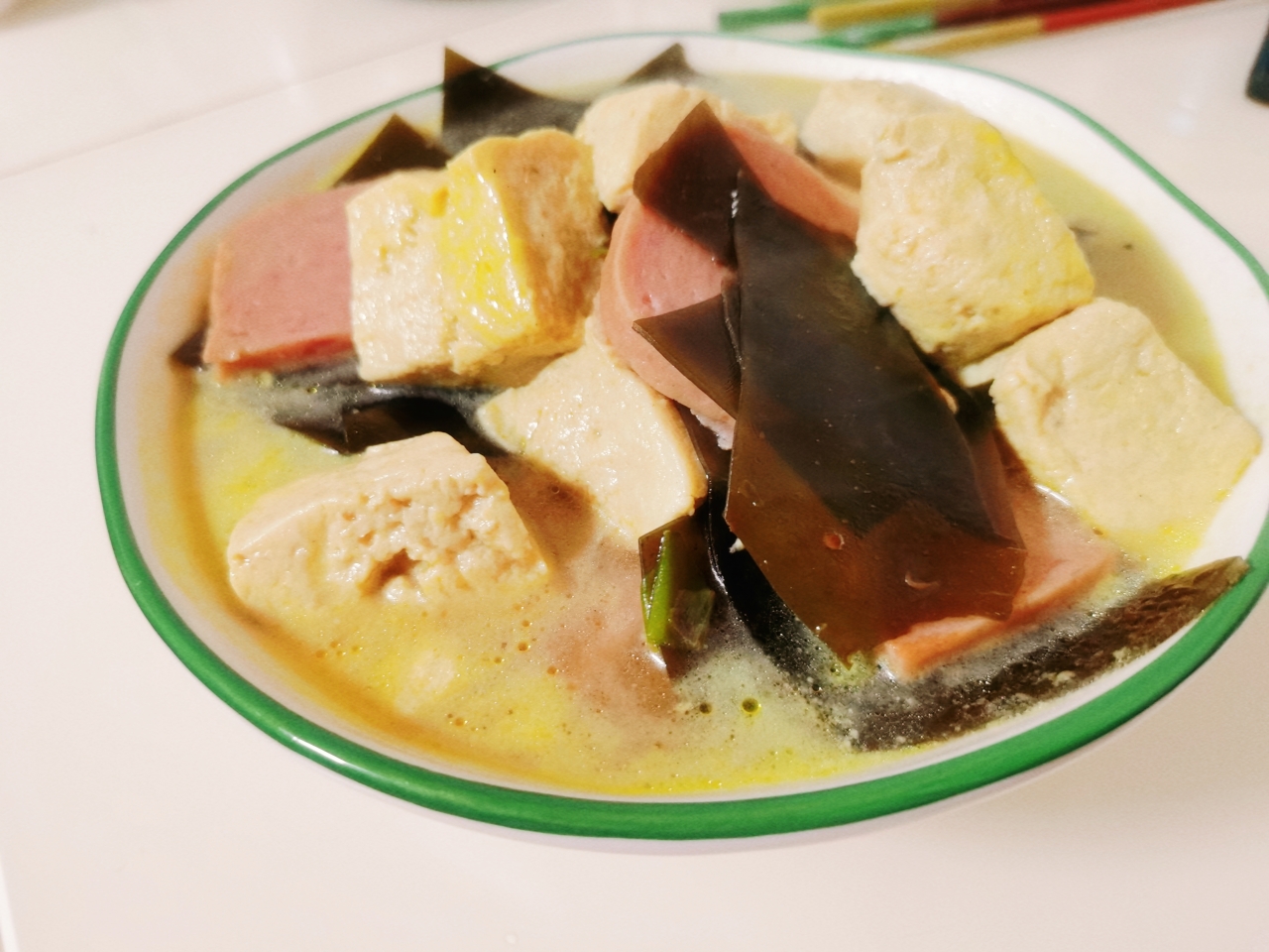 汤鲜味美午餐肉海带炖冻豆腐的做法