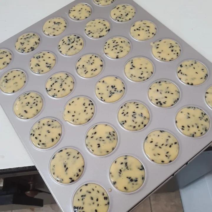 小时候的味道 — 芝麻鸡蛋薄脆饼干