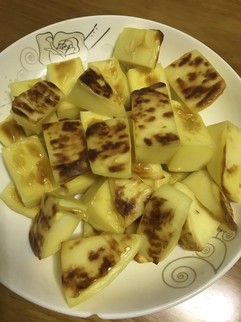 偷师学艺🤫🤫🤫照片没经过任何修图处理，保真原色，一餐出俩菜，再也不用去超市买奶酪棒了，宝宝的福音，宝妈的安心，没有添加剂的烤奶酪
