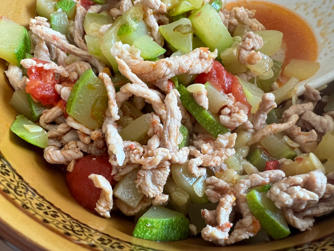 青椒肉丝炒生瓜（西葫芦）