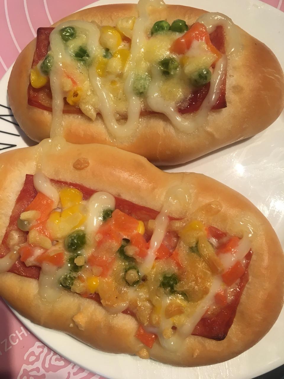 【培根沙拉面包】