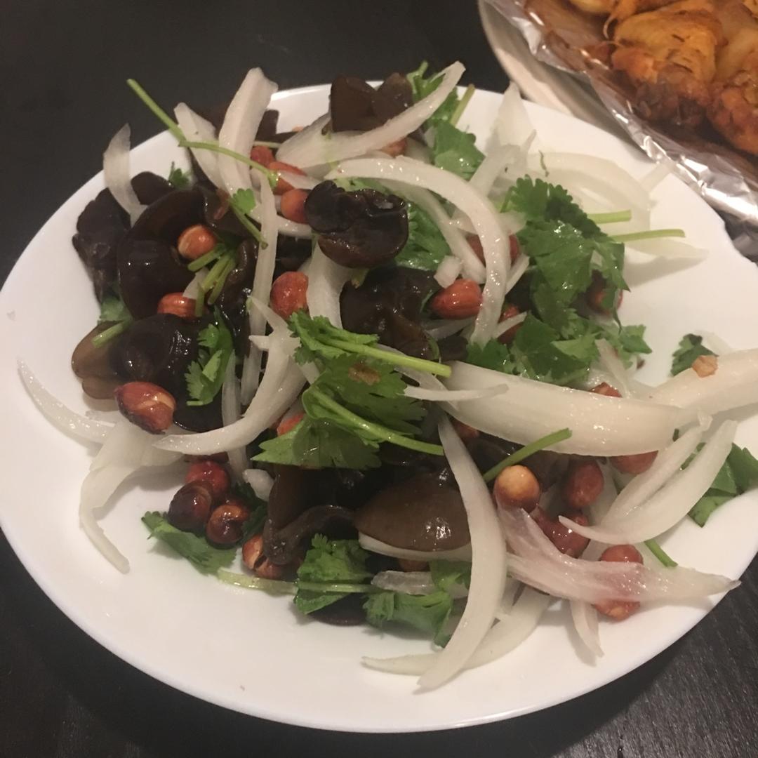 洋葱拌木耳