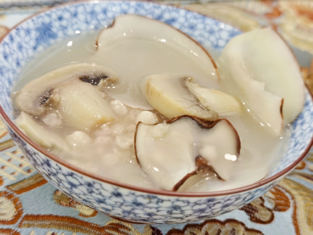 榴莲壳海底椰薏米素汤的做法