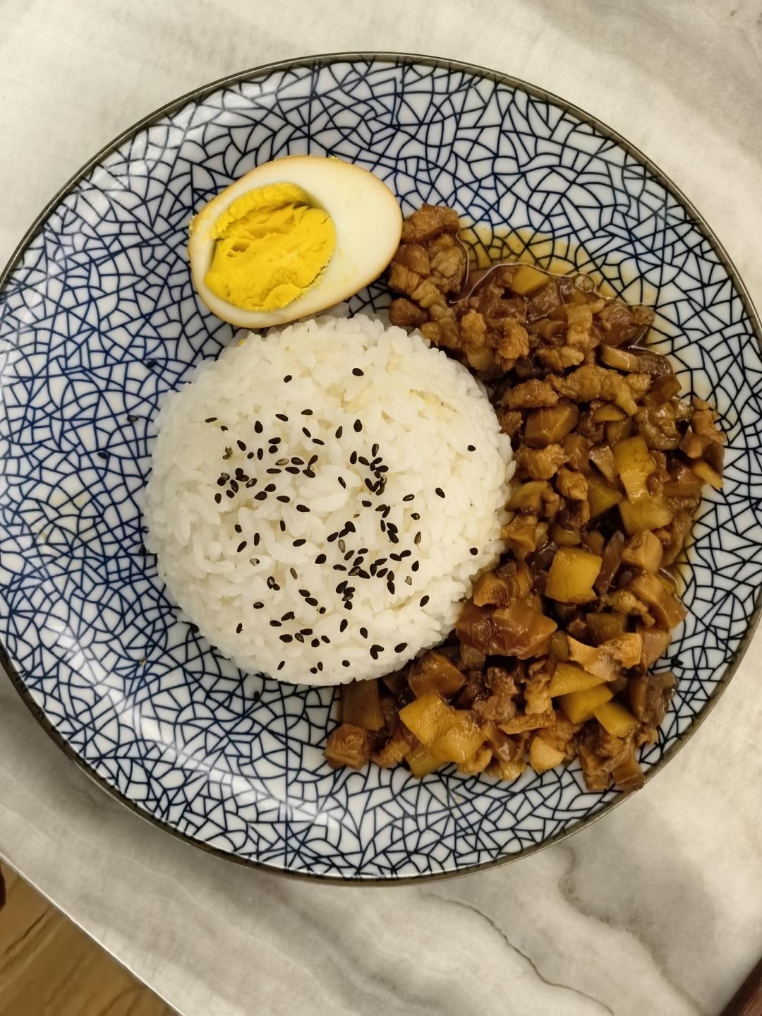 成功卤肉饭
