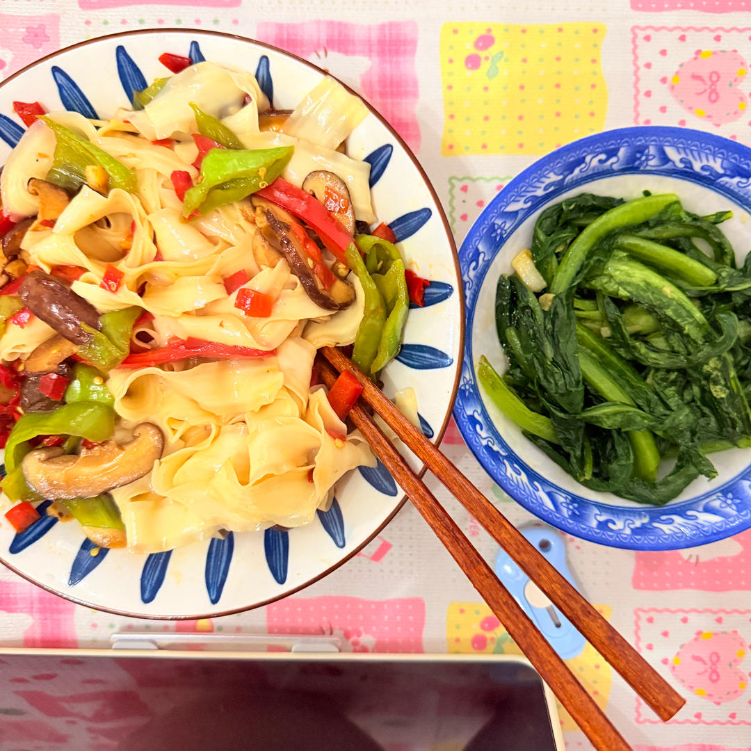 青红椒炒香菇
