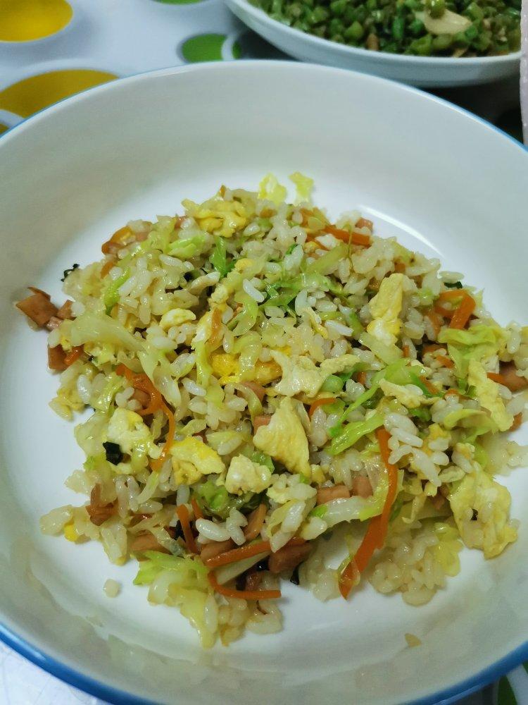 圆白菜酱油炒饭